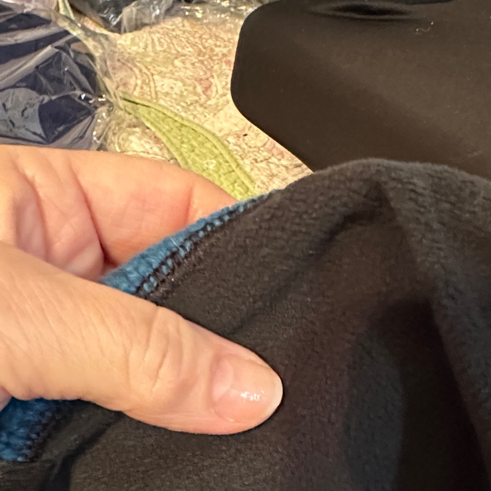 Patagonia Women’s Fleece Lined Teal Knit Hat - Picture 6 of 6